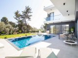 Girne Alsancak Bölgesinde Muhteşem Konumda Satılık Lüks 4 Yatak Odalı, Solar Sistemli Villa