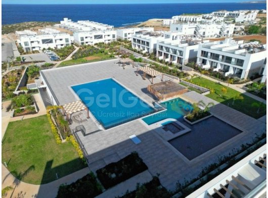 GİRNE BAHÇELİ'DE DENİZ MANZARALI SATILIK 1+1 DAİRE!