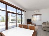 Bahçeli'de 3 Yatak Odalı Villa – Büyüleyici Deniz Manzarası
