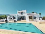 3+1 Villa | Özel Havuz | Full Eşyalı | Deniz & Dağ Manzaralı | Bahçeli – Girne
