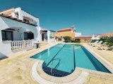 3+1 Villa | Özel Havuz | Full Eşyalı | Deniz & Dağ Manzaralı | Bahçeli – Girne