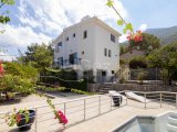 Beylerbeyi’nde Full Deniz Manzaralı Havuzlu 3+2 Villa