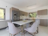 Beylerbeyi’nde Full Deniz Manzaralı Havuzlu 3+2 Villa