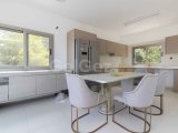 Beylerbeyi’nde Full Deniz Manzaralı Havuzlu 3+2 Villa