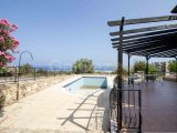 Girne Esetenpe'de Fırsat! 4 Yatak Odalı Deniz Manzaralı Satılık Villa!