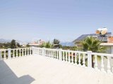 Eşsiz Deniz Manzaralı 3+1 Villa – Geniş Bahçe ve Şömineyle Birlikte!
