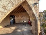Girne Karşıyaka'da Akdeniz Mimarisi İle Muhteşem Dağ ve Deniz Manzaralı Satılık 4+1 Taş Villa!