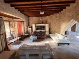 Girne Karşıyaka'da Akdeniz Mimarisi İle Muhteşem Dağ ve Deniz Manzaralı Satılık 4+1 Taş Villa!