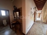 Girne Karşıyaka'da Akdeniz Mimarisi İle Muhteşem Dağ ve Deniz Manzaralı Satılık 4+1 Taş Villa!