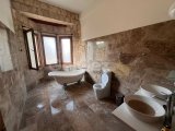 Girne Karşıyaka'da Akdeniz Mimarisi İle Muhteşem Dağ ve Deniz Manzaralı Satılık 4+1 Taş Villa!