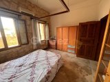 Girne Karşıyaka'da Akdeniz Mimarisi İle Muhteşem Dağ ve Deniz Manzaralı Satılık 4+1 Taş Villa!