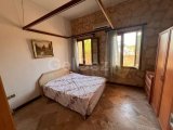 Girne Karşıyaka'da Akdeniz Mimarisi İle Muhteşem Dağ ve Deniz Manzaralı Satılık 4+1 Taş Villa!