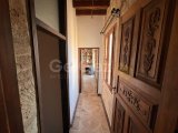 Girne Karşıyaka'da Akdeniz Mimarisi İle Muhteşem Dağ ve Deniz Manzaralı Satılık 4+1 Taş Villa!