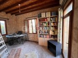 Girne Karşıyaka'da Akdeniz Mimarisi İle Muhteşem Dağ ve Deniz Manzaralı Satılık 4+1 Taş Villa!