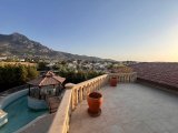 Girne Karşıyaka'da Akdeniz Mimarisi İle Muhteşem Dağ ve Deniz Manzaralı Satılık 4+1 Taş Villa!