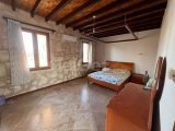Girne Karşıyaka'da Akdeniz Mimarisi İle Muhteşem Dağ ve Deniz Manzaralı Satılık 4+1 Taş Villa!