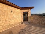 Girne Karşıyaka'da Akdeniz Mimarisi İle Muhteşem Dağ ve Deniz Manzaralı Satılık 4+1 Taş Villa!