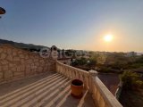 Girne Karşıyaka'da Akdeniz Mimarisi İle Muhteşem Dağ ve Deniz Manzaralı Satılık 4+1 Taş Villa!