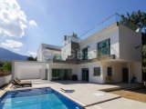 Ozanköy'de 4 Yatak Odalı Yepyeni Modern Tasarım Villa + Özel Havuz + Çatı Terası + Geniş Arsa Boyutu