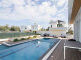 Ozanköy'de 3 Yatak Odalı Havuzlu Modern Villa