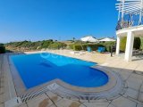 FİYAT DÜŞÜRÜLDÜ! ÖDEME PLANLI Küçük Erenköy'de 3 Yatak Odalı Havuzlu Panoramik Deniz Manzaralı Villa