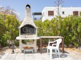 4 yatak odalı satılık villa + eşyalı + ortak havuz + özel bahçe + denize 100 metre yürüme mesafesi £350,000