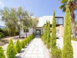 4 yatak odalı satılık villa + eşyalı + ortak havuz + özel bahçe + denize 100 metre yürüme mesafesi £350,000