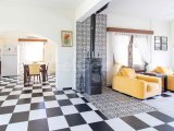 4 yatak odalı satılık villa + eşyalı + ortak havuz + özel bahçe + denize 100 metre yürüme mesafesi £350,000