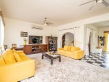 4 yatak odalı satılık villa + eşyalı + ortak havuz + özel bahçe + denize 100 metre yürüme mesafesi £350,000