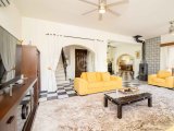 4 yatak odalı satılık villa + eşyalı + ortak havuz + özel bahçe + denize 100 metre yürüme mesafesi £350,000