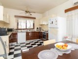 4 yatak odalı satılık villa + eşyalı + ortak havuz + özel bahçe + denize 100 metre yürüme mesafesi £350,000