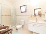 4 yatak odalı satılık villa + eşyalı + ortak havuz + özel bahçe + denize 100 metre yürüme mesafesi £350,000