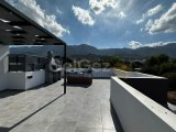 Alsancak'ta Satılık Taşınmaya Hazır Ful Eşyalı, Özel Çatı Teraslı, Dağ ve Deniz Manzaralı 2+1 Modern Penthouse Daire