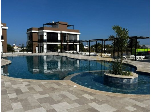 Alsancak'ta Satılık Taşınmaya Hazır Ful Eşyalı, Özel Çatı Teraslı, Dağ ve Deniz Manzaralı 2+1 Modern Penthouse Daire