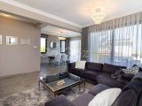 Fiyat Düştü!! Alsancak'ta Satılık Havuzlu Dağ ve Deniz Manzaralı 3+1 Lüks Villa