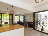 Bellapais'te Havuzlu Site İçerisinde Çatı Teraslı ve Ful Eşyalı 4+1 İkiz Villa