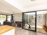 Bellapais'te Havuzlu Site İçerisinde Çatı Teraslı ve Ful Eşyalı 4+1 İkiz Villa