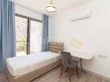 Bellapais'te Havuzlu Site İçerisinde Çatı Teraslı ve Ful Eşyalı 4+1 İkiz Villa