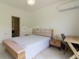Bellapais'te Havuzlu Site İçerisinde Çatı Teraslı ve Ful Eşyalı 4+1 İkiz Villa