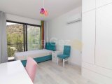 Bellapais'te Havuzlu Site İçerisinde Çatı Teraslı ve Ful Eşyalı 4+1 İkiz Villa