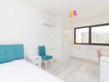 Bellapais'te Havuzlu Site İçerisinde Çatı Teraslı ve Ful Eşyalı 4+1 İkiz Villa