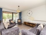 Bellapais'te Havuzlu Site İçerisinde Çatı Teraslı ve Ful Eşyalı 4+1 İkiz Villa