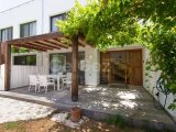 Bellapais'te Havuzlu Site İçerisinde Çatı Teraslı ve Ful Eşyalı 4+1 İkiz Villa
