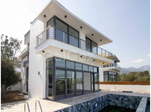 Çatalköy'de Modern, Lüks, Havuzlu, Deniz Manzaralı ve Türk Koçanlı Villa