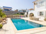 Esentepe'de Tamamen Renove Edilmiş Havuzlu, Deniz Manzaralı Şahane 3+1 Villa