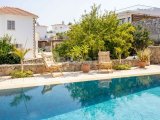 Esentepe'de Tamamen Renove Edilmiş Havuzlu, Deniz Manzaralı Şahane 3+1 Villa