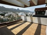 Girne Merkezde Şahane Manzaralı Ful Eşyalı 3+1 Penthouse