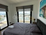 Girne Merkezde Şahane Manzaralı Ful Eşyalı 3+1 Penthouse