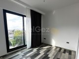 Girne Merkez'de Şahane Lüks Özel Çatı Teraslı Havuzlu 4+2 Penthouse