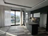 Girne Merkez'de Şahane Lüks Özel Çatı Teraslı Havuzlu 4+2 Penthouse